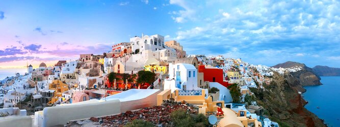 Trip Mallorca Feriendestination Griechenland - Wer kennt sie nicht, die märchenhaften Bilderbuchfotos von Santorin? Strahlend weiße Häuser mit leuchtend blauen Kuppeln, schmiegen sich an die Hänge der zerklüfteten Steilküste. Für die meisten der Inbegriff von Griechenland, jedoch Griechenland ist mehr – viel mehr! Die beliebtesten Orte für Ferien in Griechenland, locken mit besten Angebote für Hotels und Ferienunterkünfte mit Werbeaktionen, Rabatten, Sonderangebote für Griechenland Urlaub buchen.